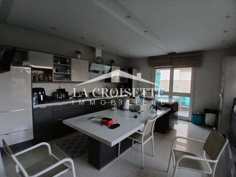 Villa S+8 avec piscine au Lac 2